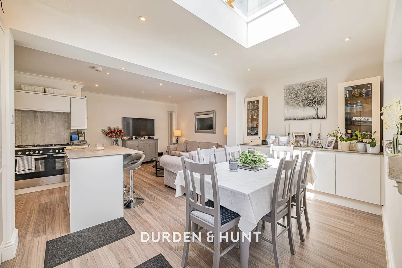 Chigwell Road, Woodford Green, IG8, photo 8