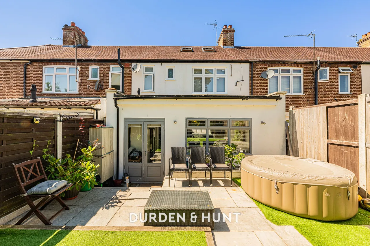 Chigwell Road, Woodford Green, IG8, photo 28