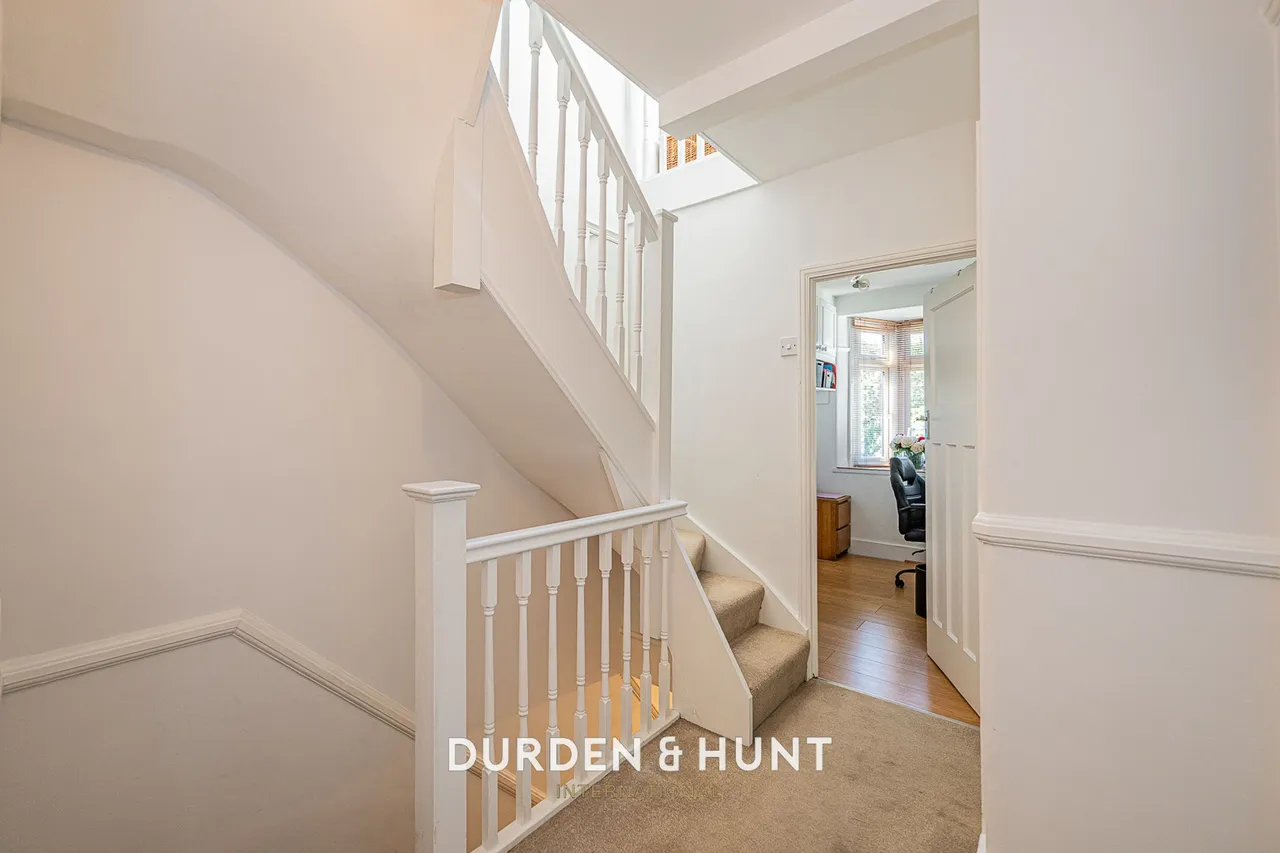 Chigwell Road, Woodford Green, IG8, photo 13