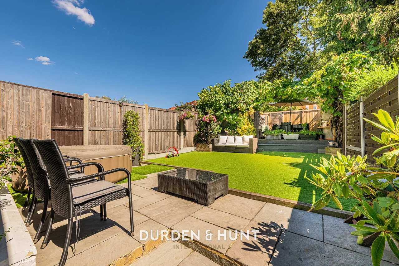 Chigwell Road, Woodford Green, IG8, photo 24
