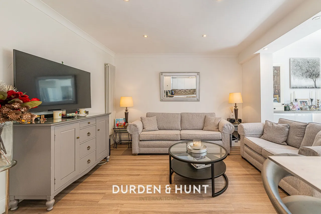 Chigwell Road, Woodford Green, IG8, photo 6