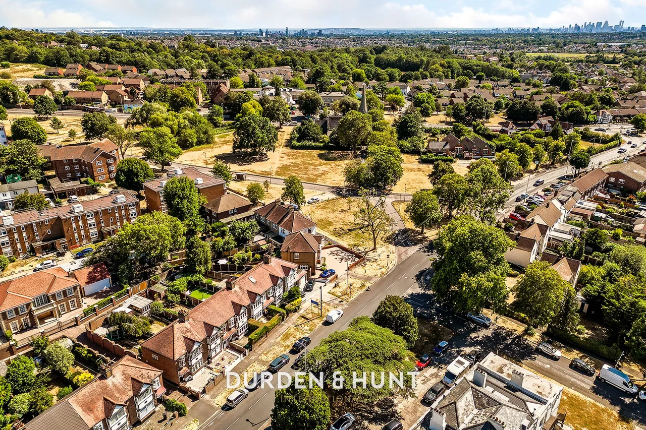 Chigwell Road, Woodford Green, IG8, photo 31