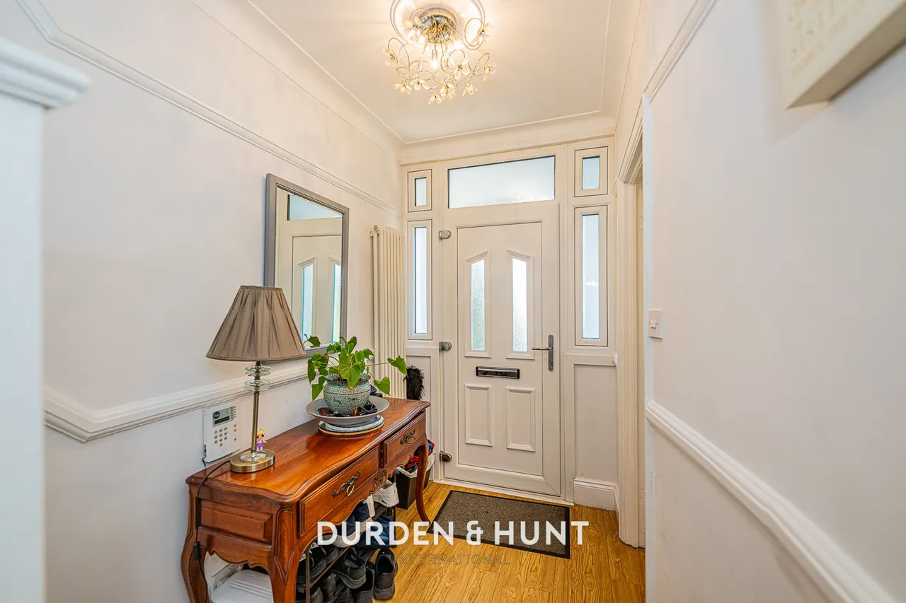 Chigwell Road, Woodford Green, IG8, photo 11