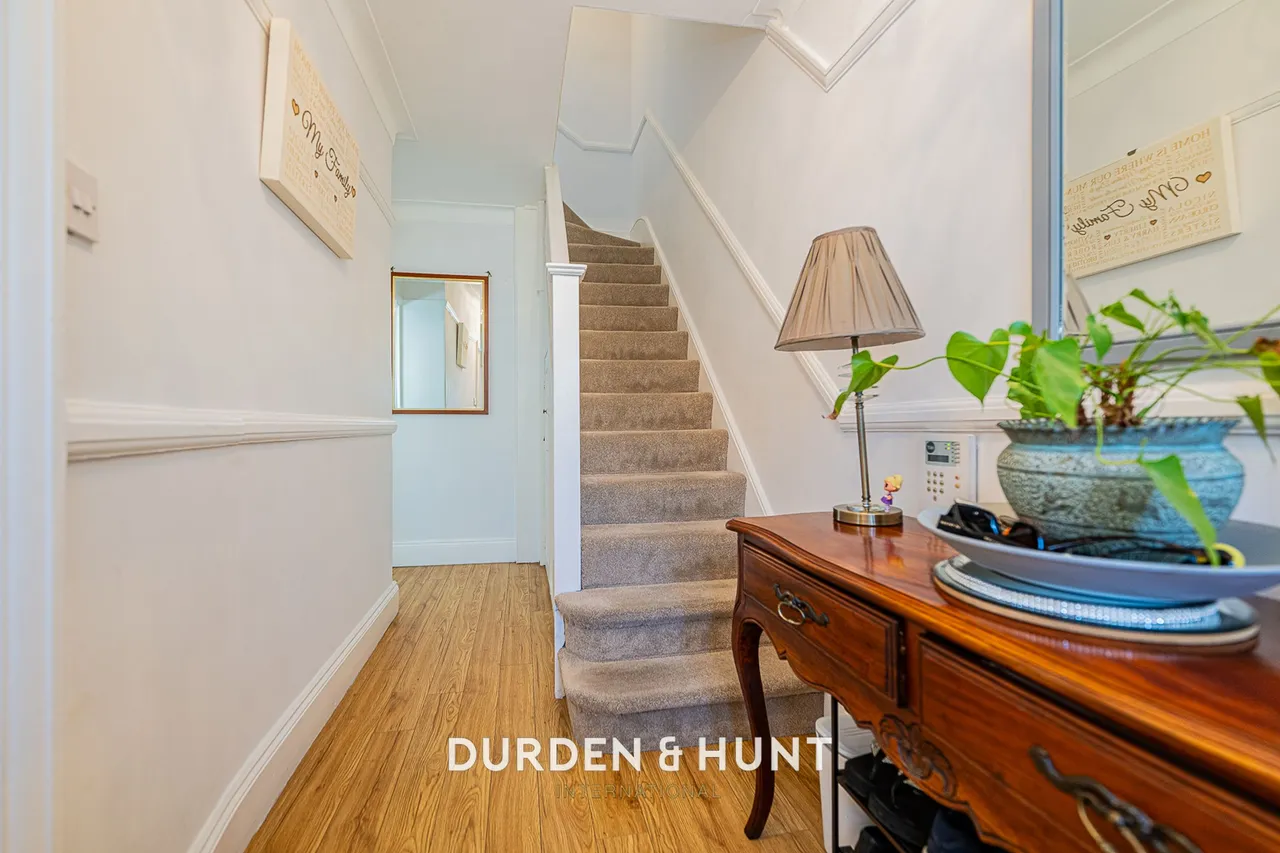 Chigwell Road, Woodford Green, IG8, photo 12