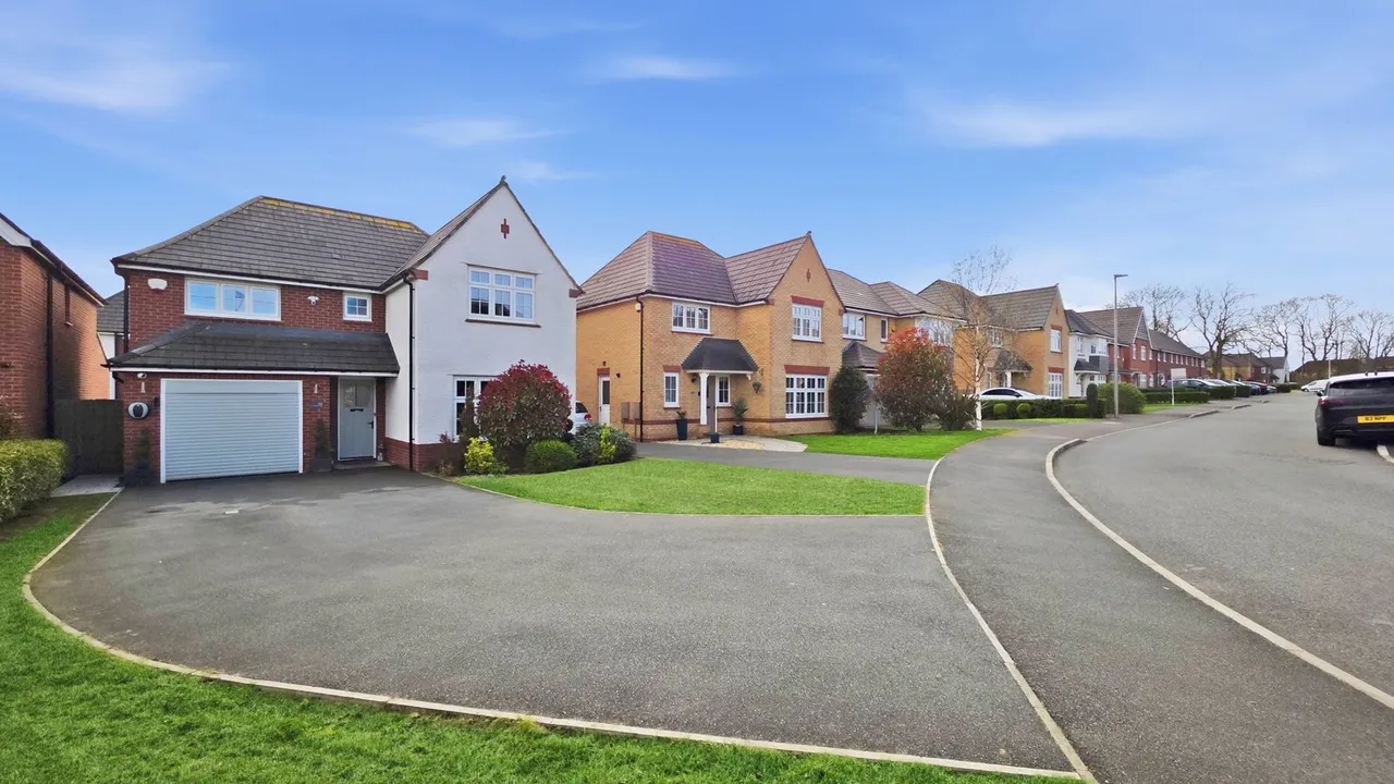 4 bed house for sale — Moorgate Drive, Astley M29 7UA