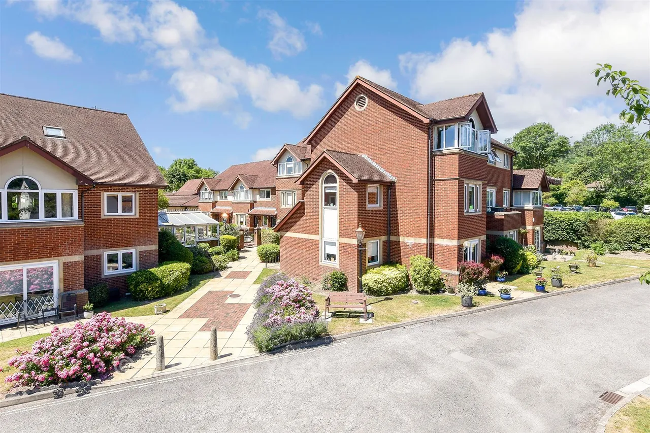 2 bed flat for sale, Alma Road, Reigate, RH2