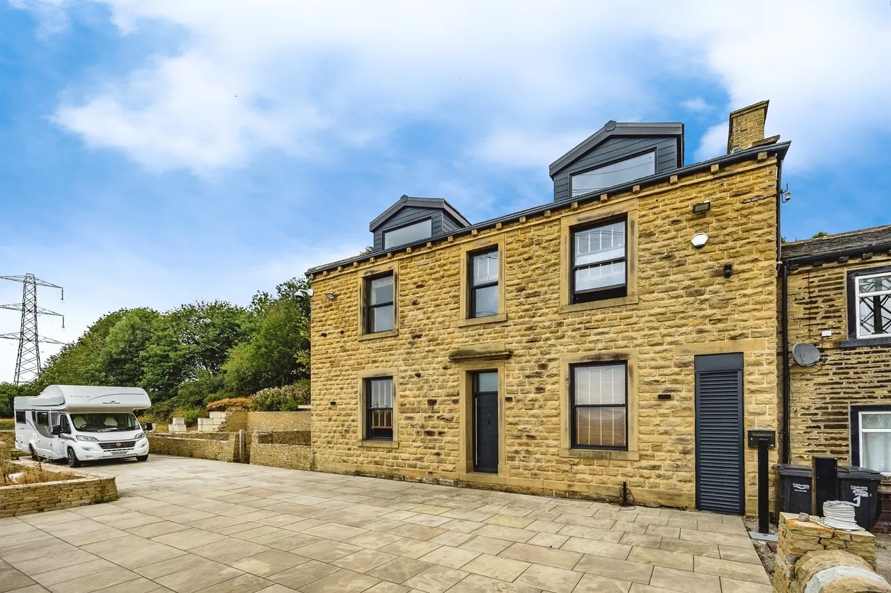 4 bed house for sale — Deans Terrace, Ploughcroft Lane, Halifax