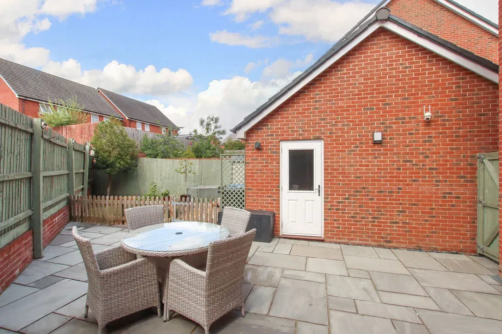 Burgundy Drive, Hemel Hempstead, Hertfordshire, HP2 7DB, photo 4