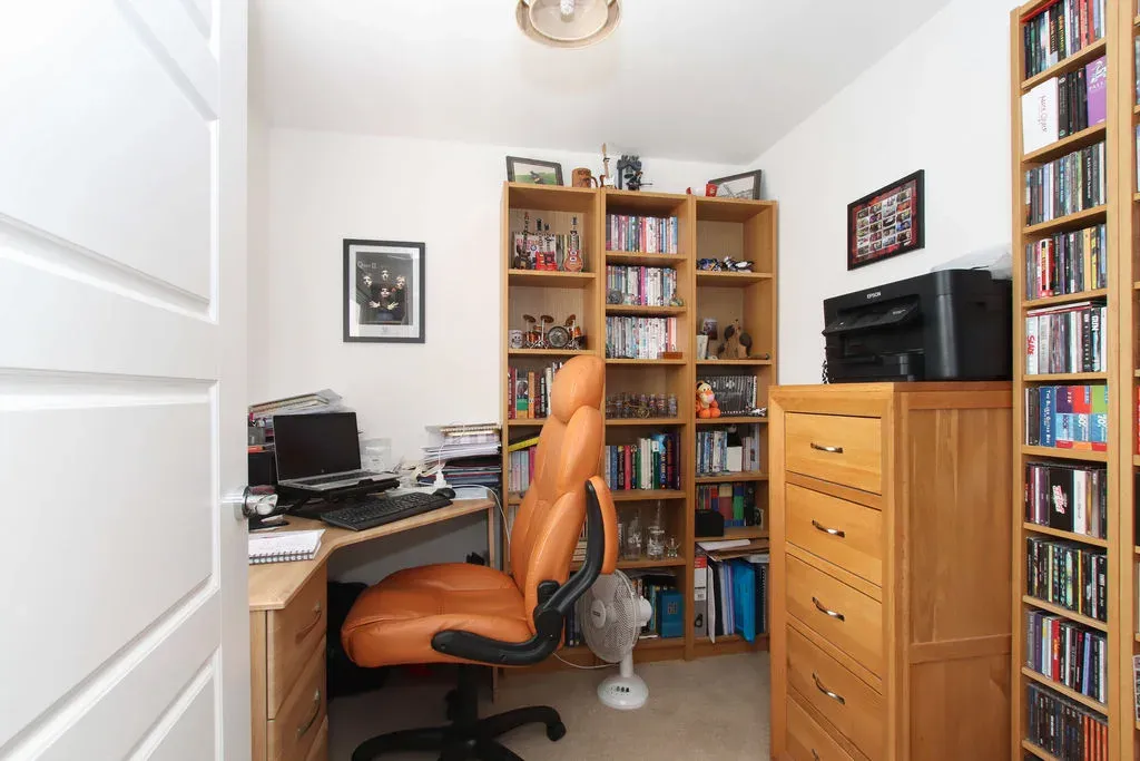 Burgundy Drive, Hemel Hempstead, Hertfordshire, HP2 7DB, photo 9