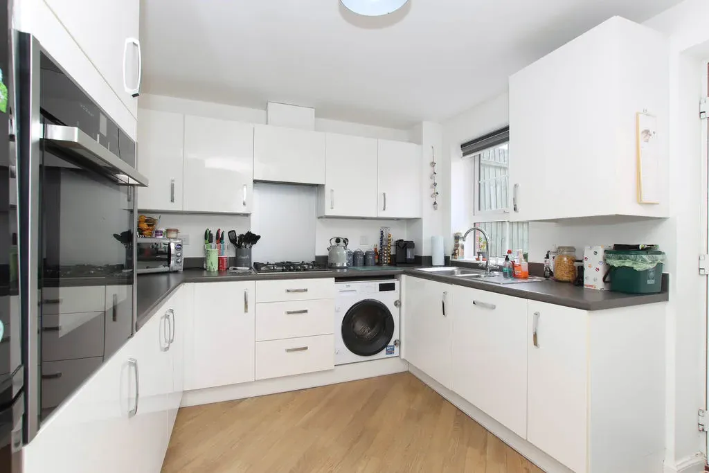 Burgundy Drive, Hemel Hempstead, Hertfordshire, HP2 7DB, photo 2