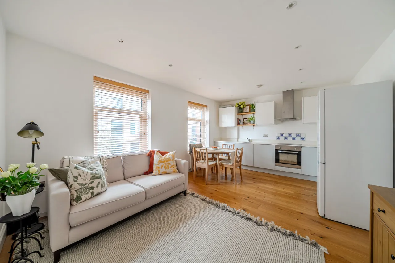 2 bed flat for sale, Kingston Road, Wimbledon, SW19