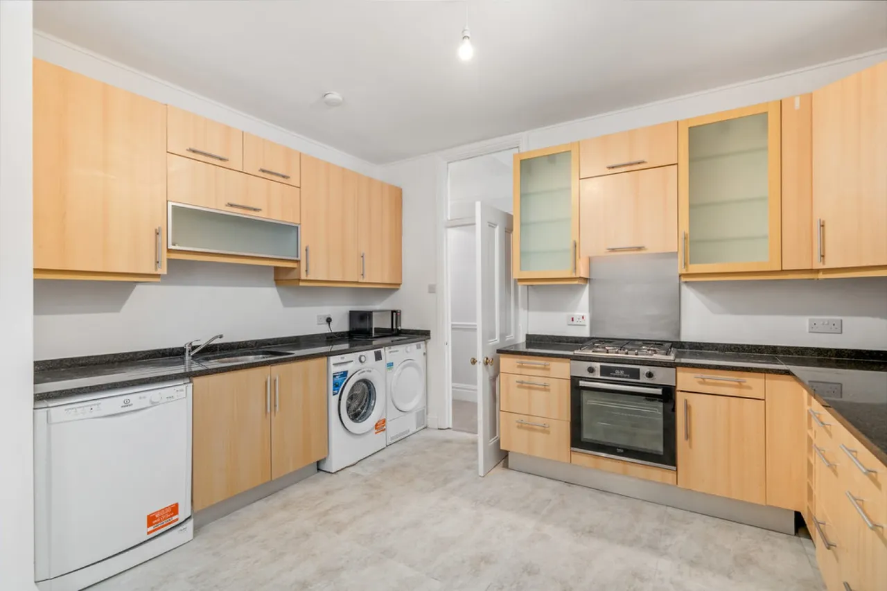Sutton Court, Fauconberg Road, photo 5