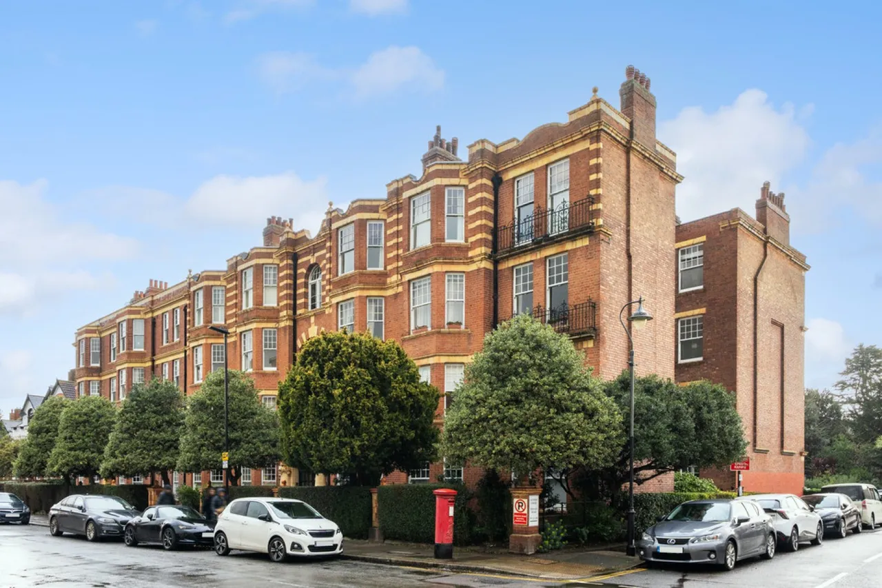 Sutton Court, Fauconberg Road, photo 11