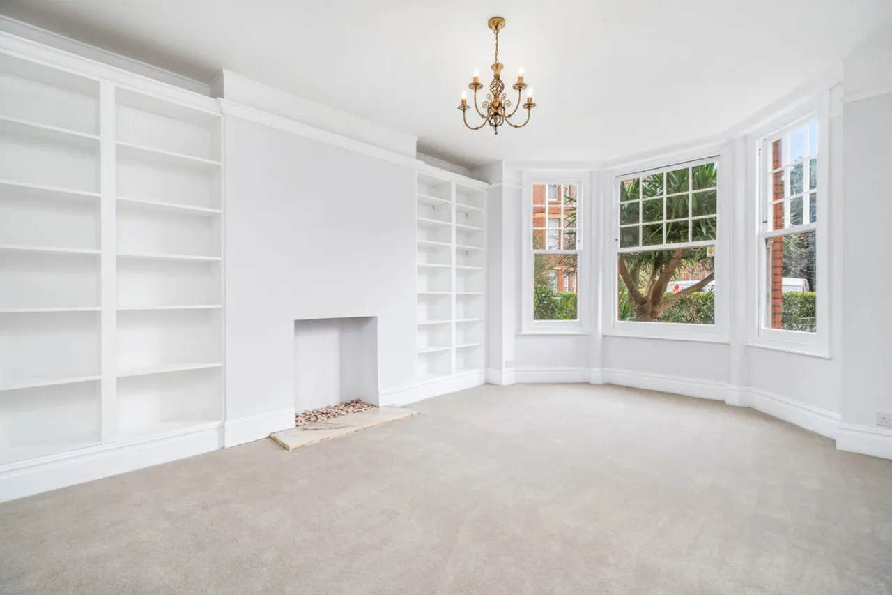 Sutton Court, Fauconberg Road, photo 2