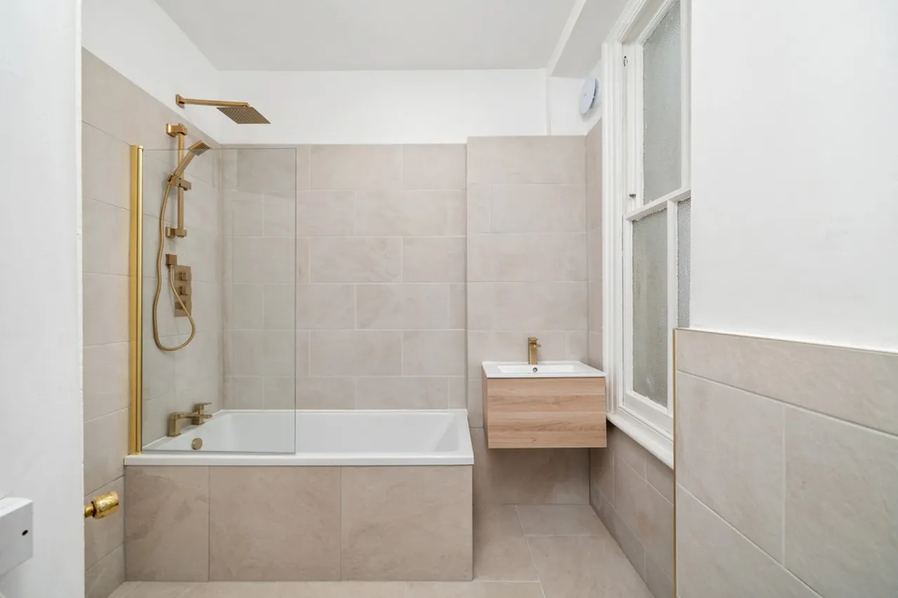 Sutton Court, Fauconberg Road, photo 8