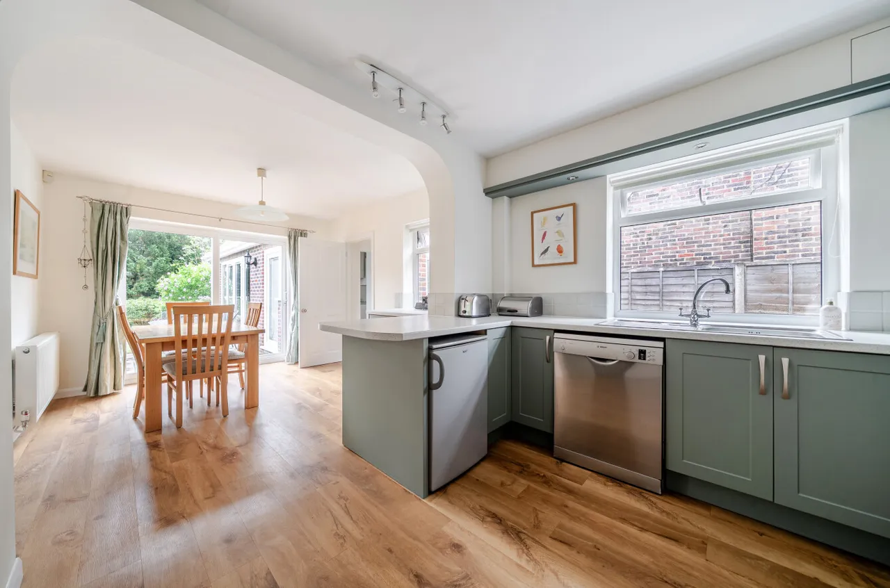 Yew Tree Road, Witley, GU8, photo 2
