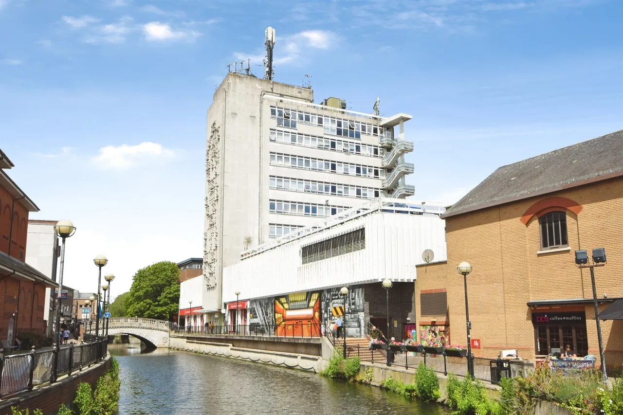 2 bed flat for sale — Meadow Walk, Chelmsford