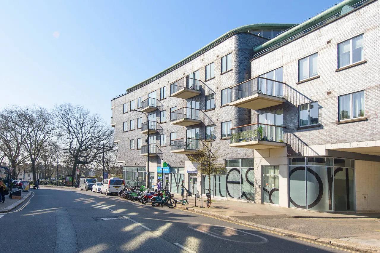 314 Alfred Court, 53 Fortune Green Road, London, photo 11