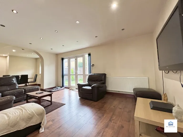 Coombe Rise, Oadby, LE2 5TU, photo 2