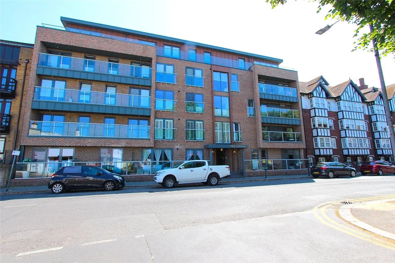 2 bed flat for sale — Leigh Road, Leigh-on-Sea, SS9