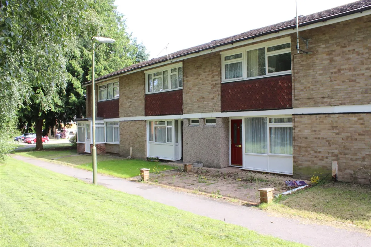4 bed house for sale — Beechtree Avenue, Englefield Green, Surrey, TW20 0TD