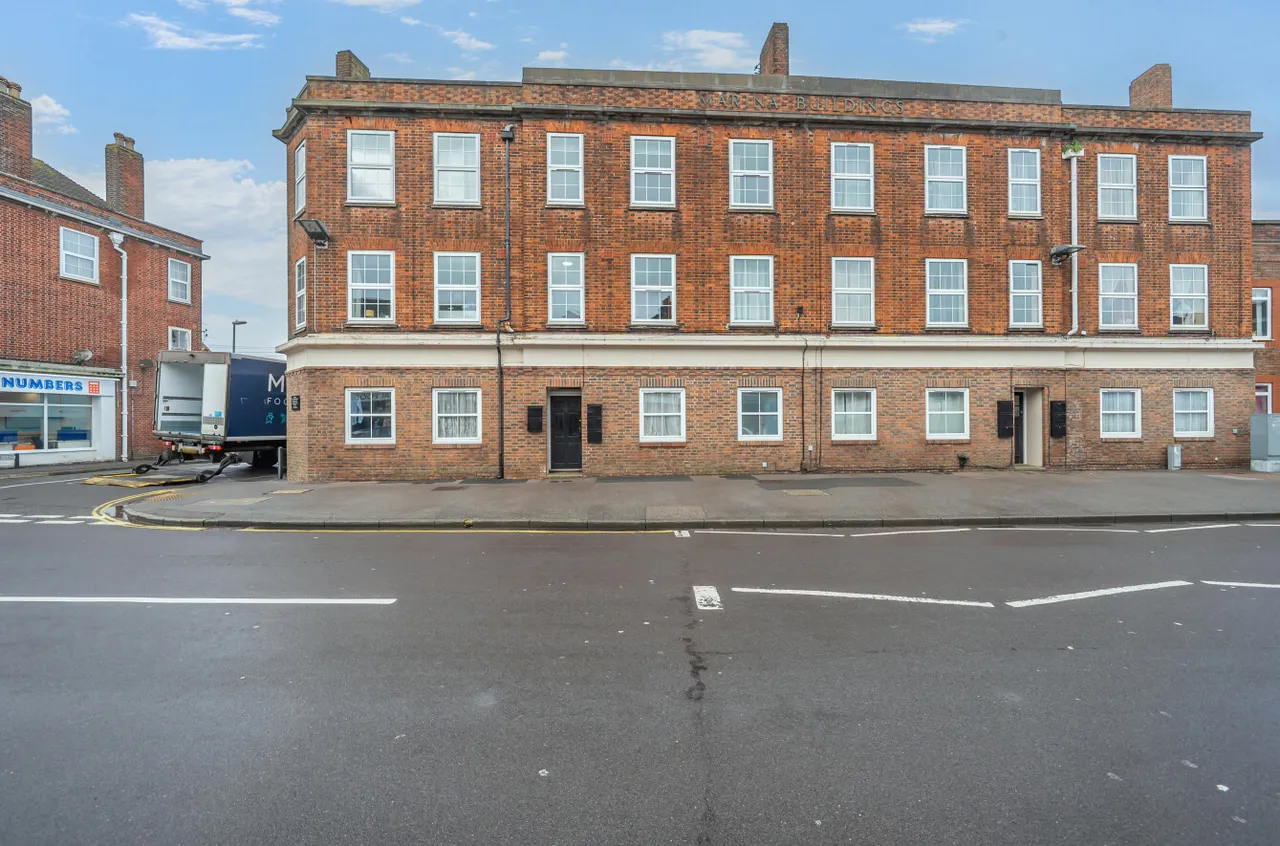 2 bed flat for sale, Stoke Road, Gosport, PO12