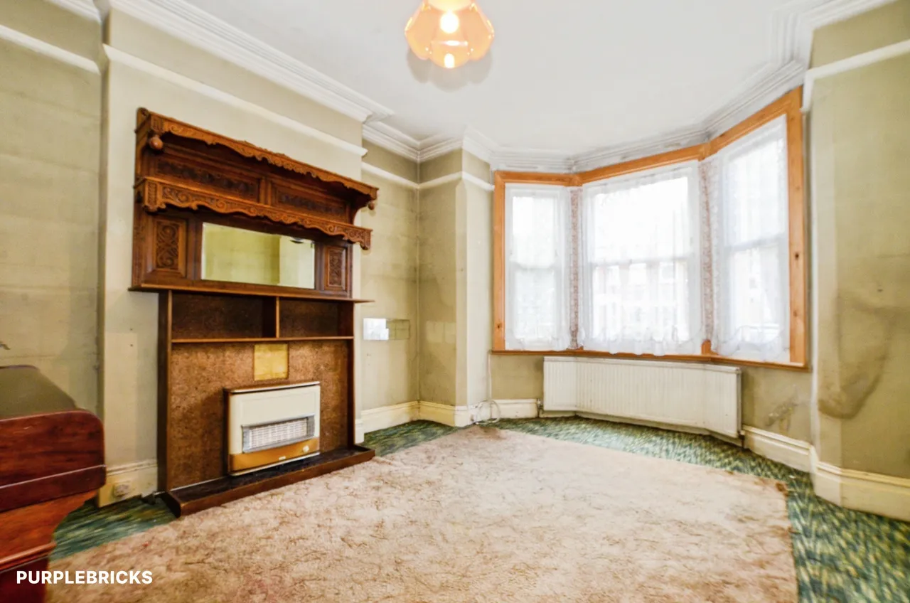Eaton Park Road, London, N13, photo 2