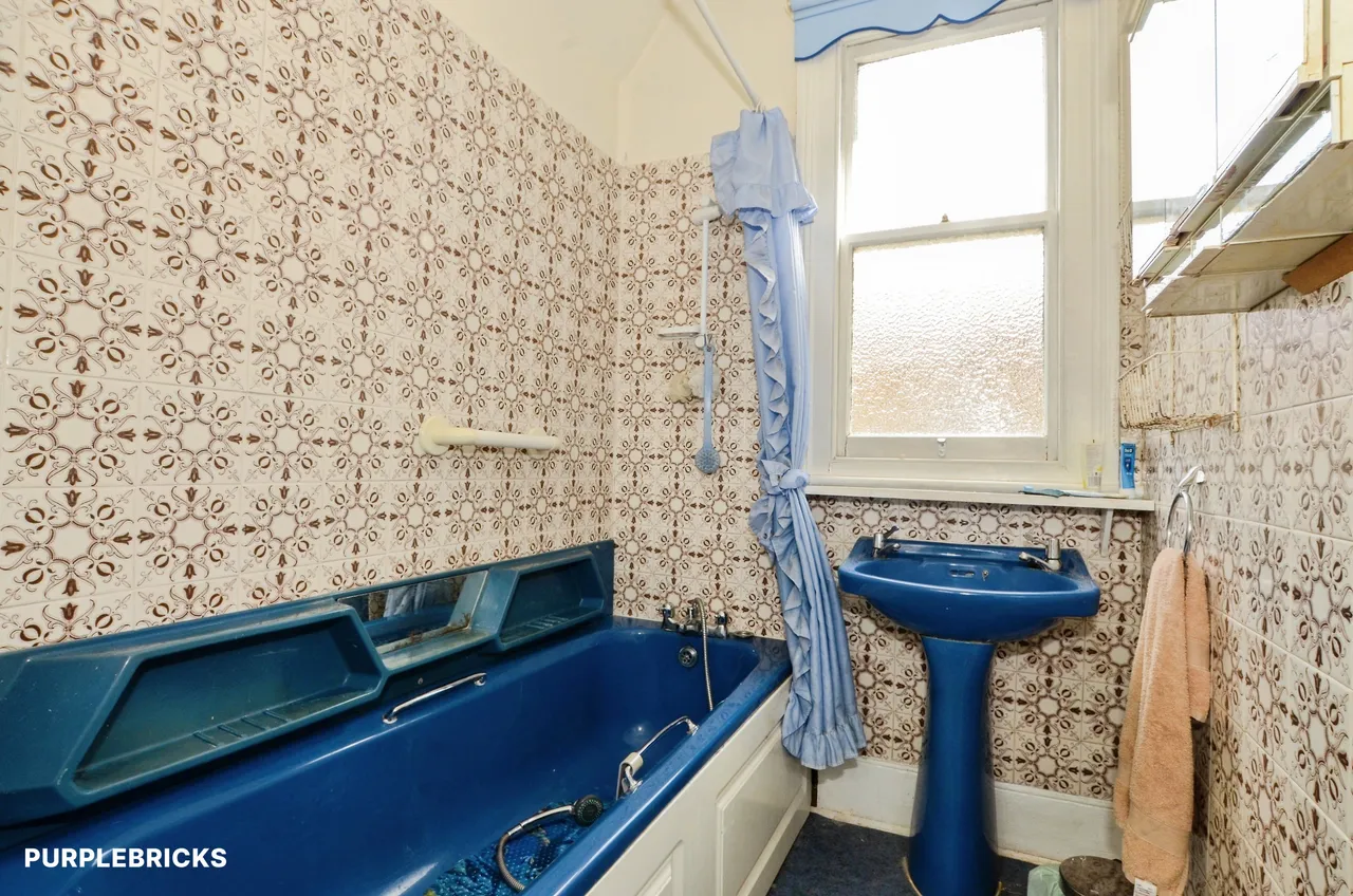 Eaton Park Road, London, N13, photo 16