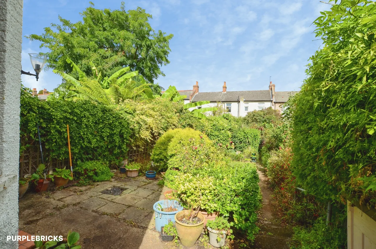 Eaton Park Road, London, N13, photo 21