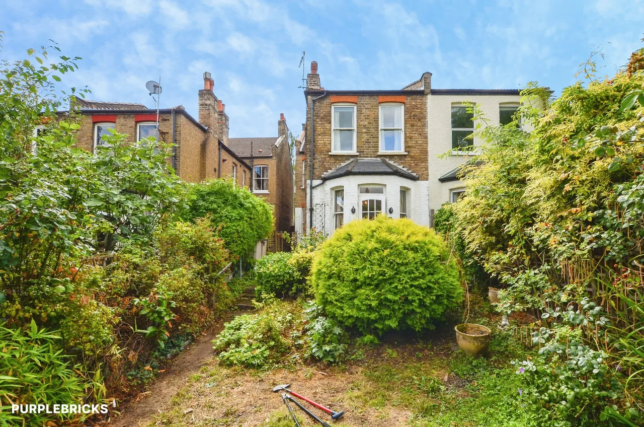 Eaton Park Road, London, N13, photo 18