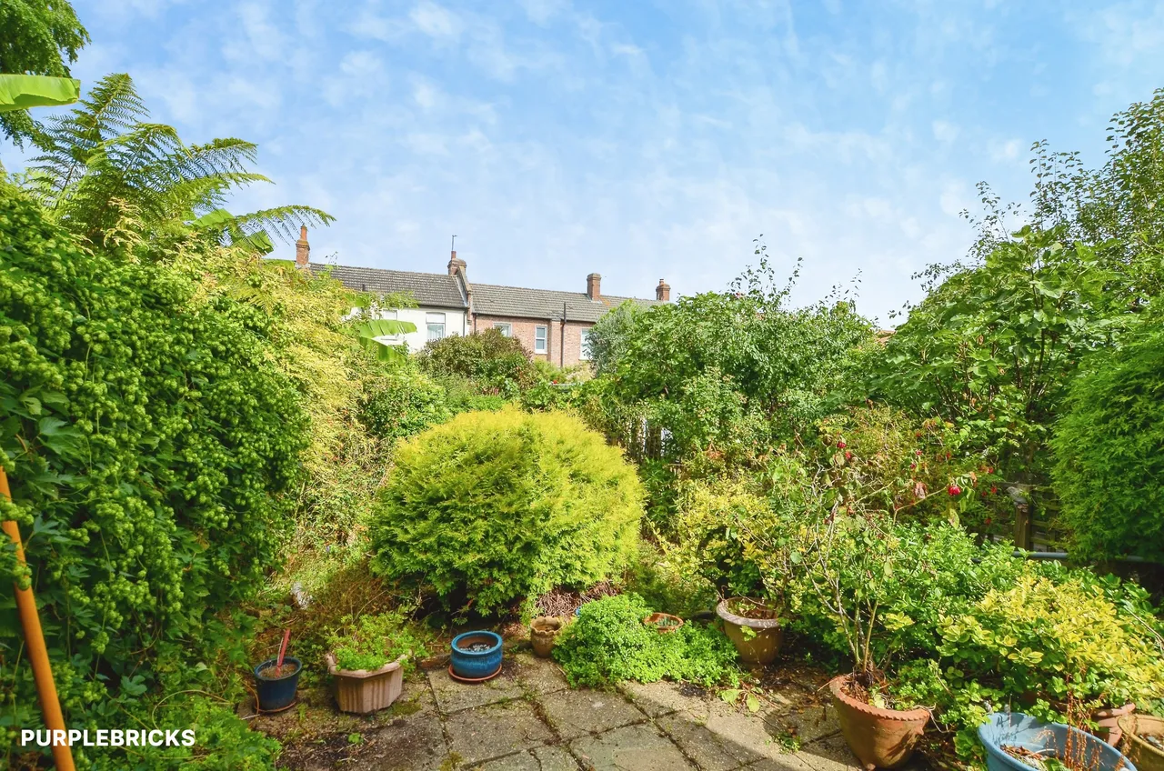 Eaton Park Road, London, N13, photo 19
