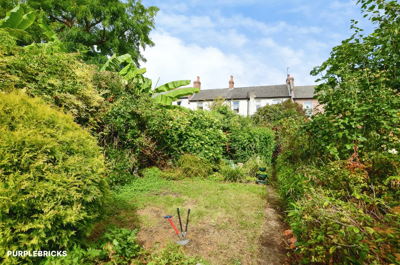 Eaton Park Road, London, N13, photo 4