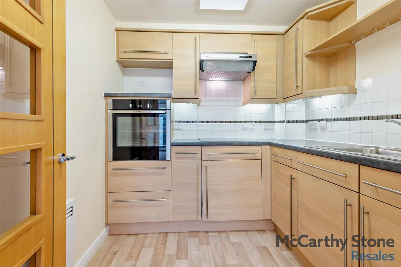 Avenue Road, Lymington, SO41, photo 27