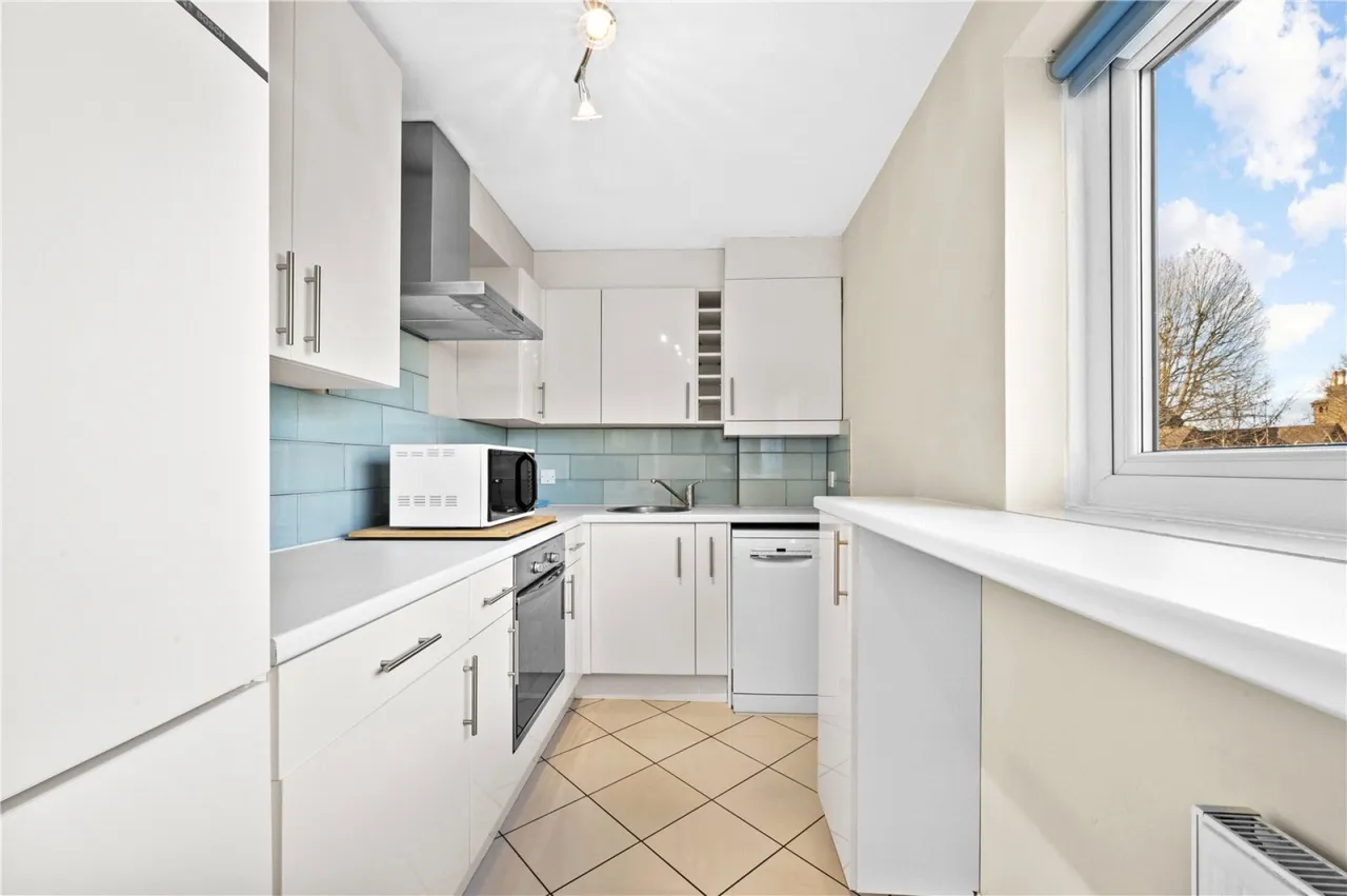 Upper Richmond Road, London, photo 2