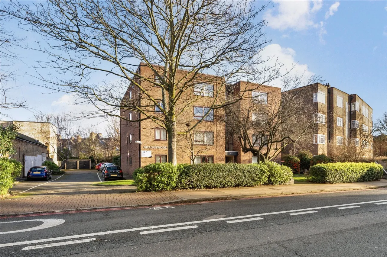 Upper Richmond Road, London, photo 9