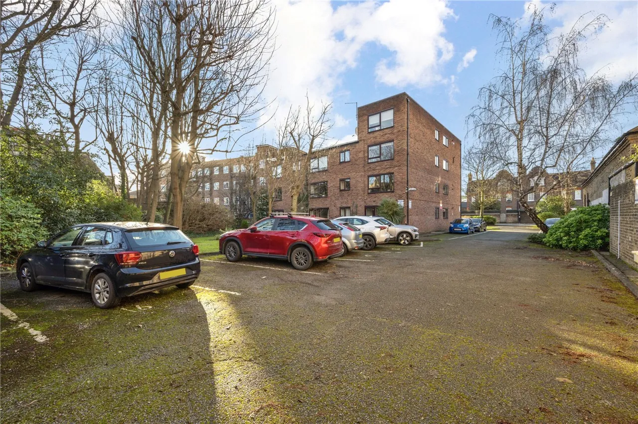 Upper Richmond Road, London, photo 10