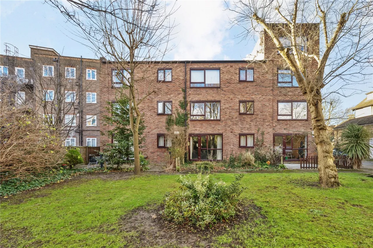 Upper Richmond Road, London, photo 8