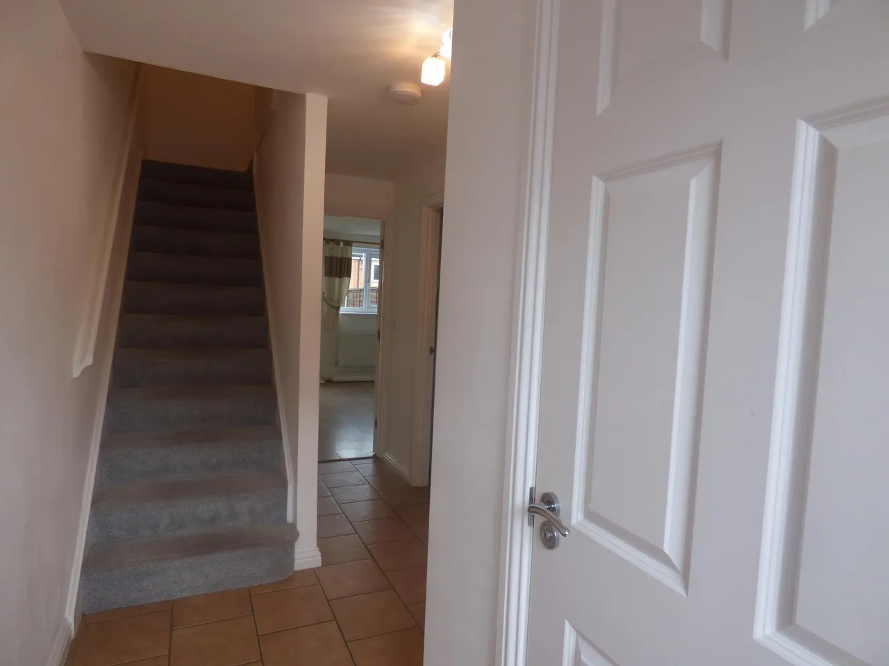 Beeston Court, Laindon, SS15, photo 2