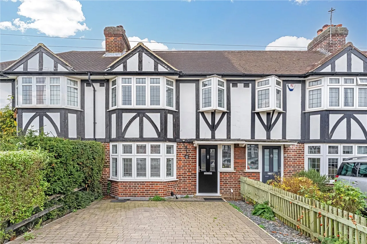 3 bed house for sale — Milner Drive, Whitton, TW2 7PH