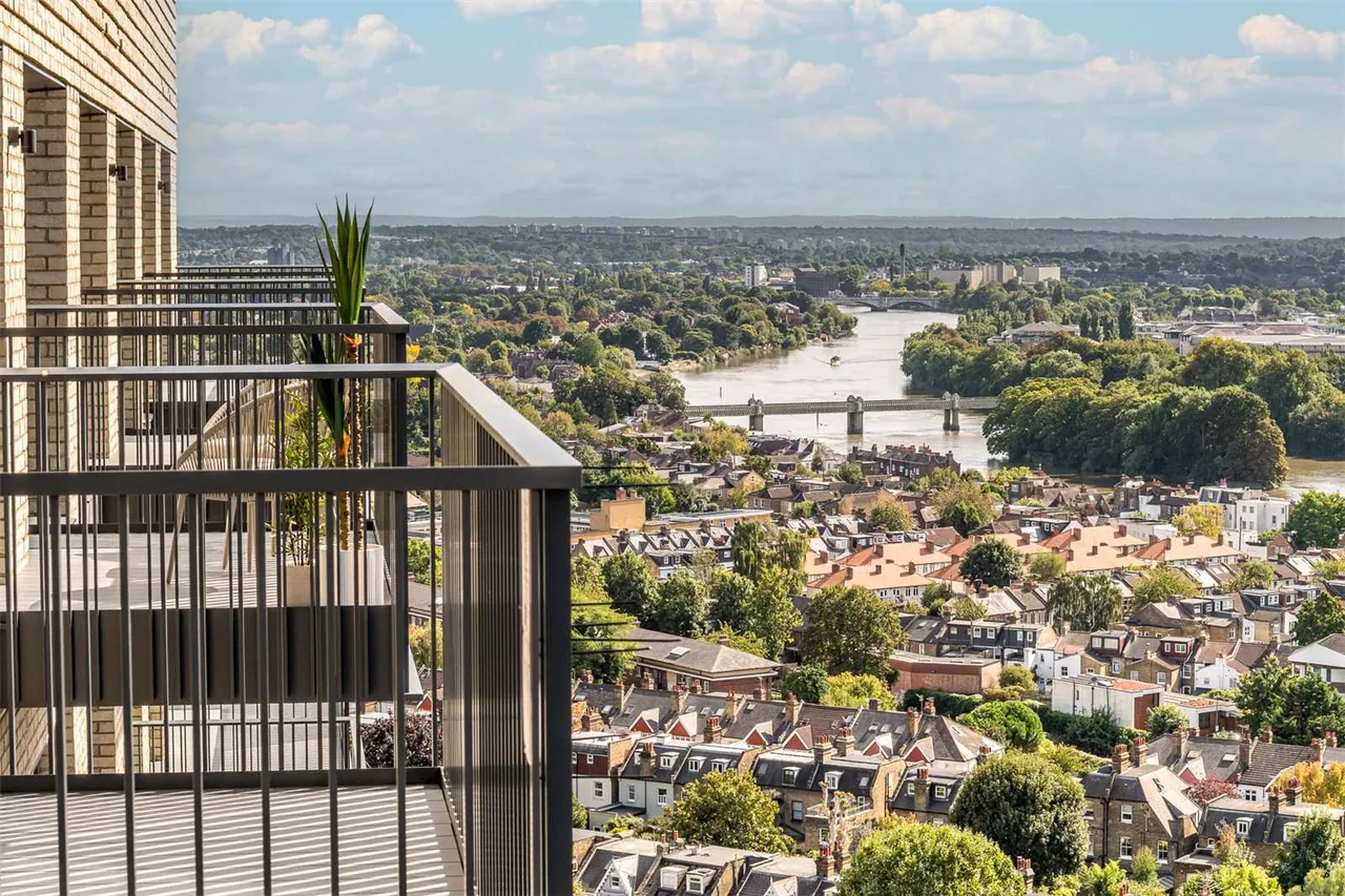 1 bed new development for sale — Kew Bridge Rise, Capital Interchange Way, TW8 0EX