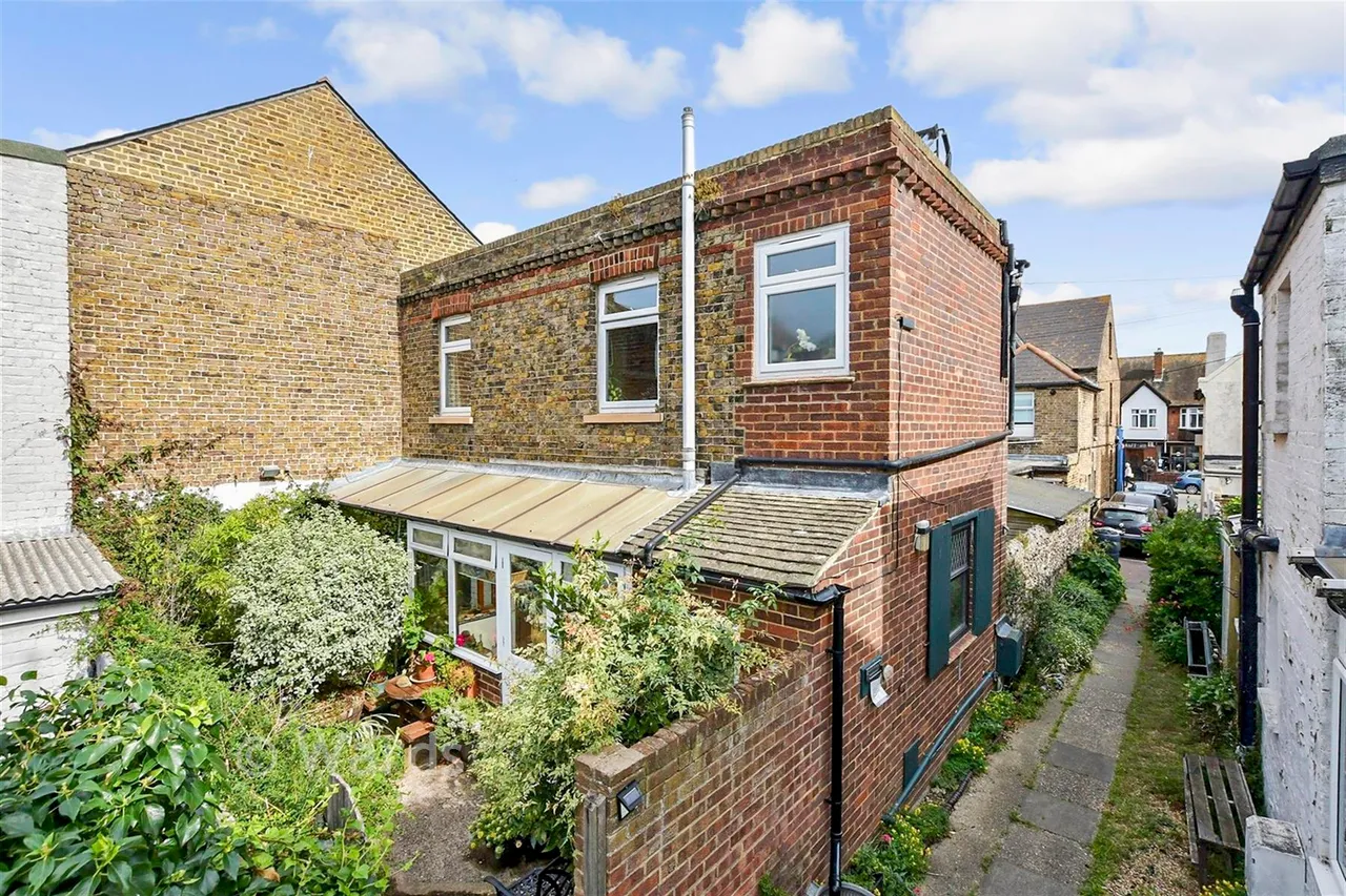 2 bed house for sale, High Street, Broadstairs, CT10