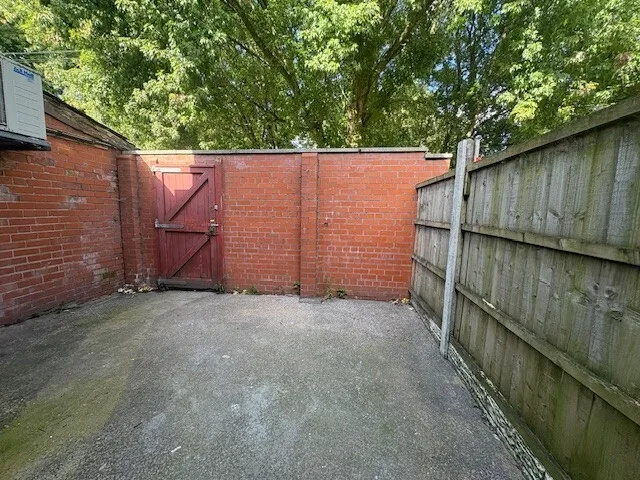 Bury Road, BL2, photo 9