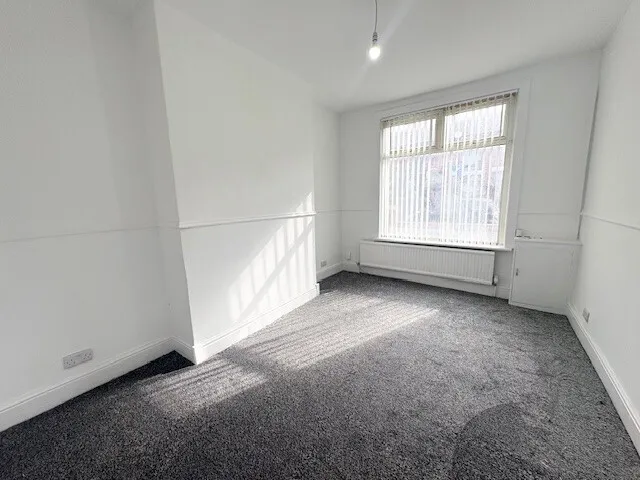 Bury Road, BL2, photo 3