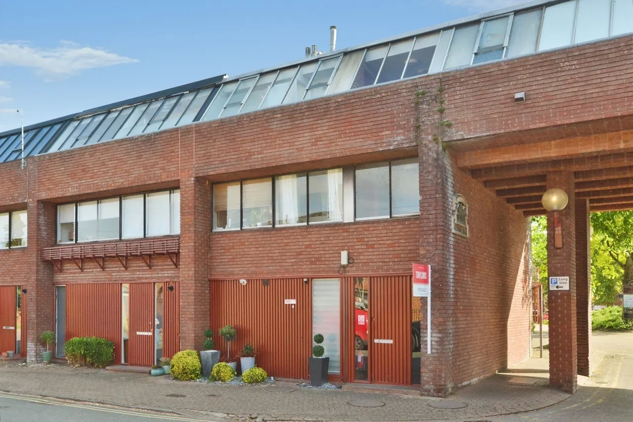 1 bed flat for sale — Silver Street, Stony Stratford, Buckinghamshire, MK11