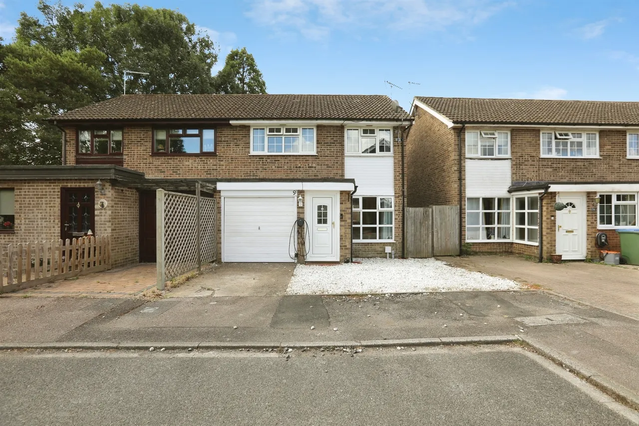 3 bed house for sale — Copperfield Place, Horsham