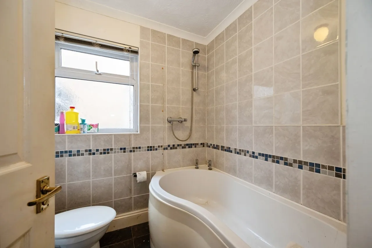 Southleigh Grove, Hayling Island, PO11, photo 9