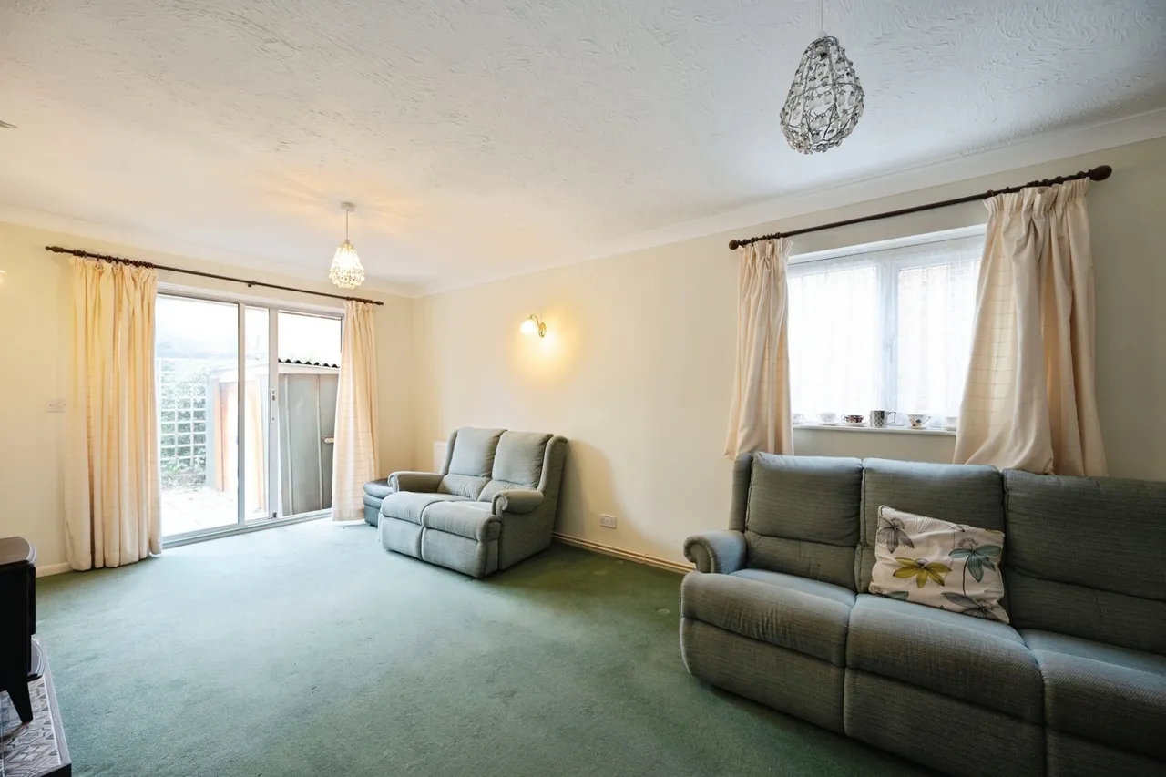 Southleigh Grove, Hayling Island, PO11, photo 2