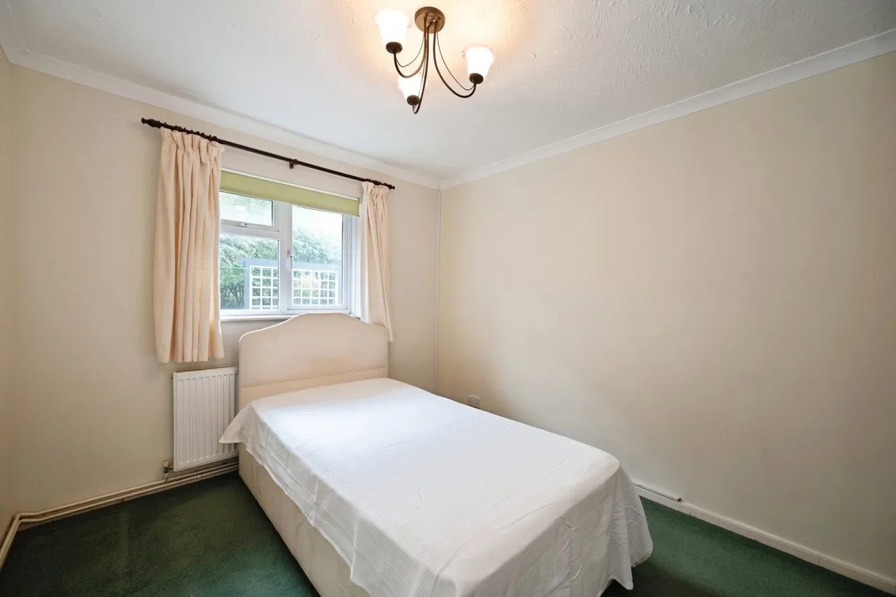 Southleigh Grove, Hayling Island, PO11, photo 8