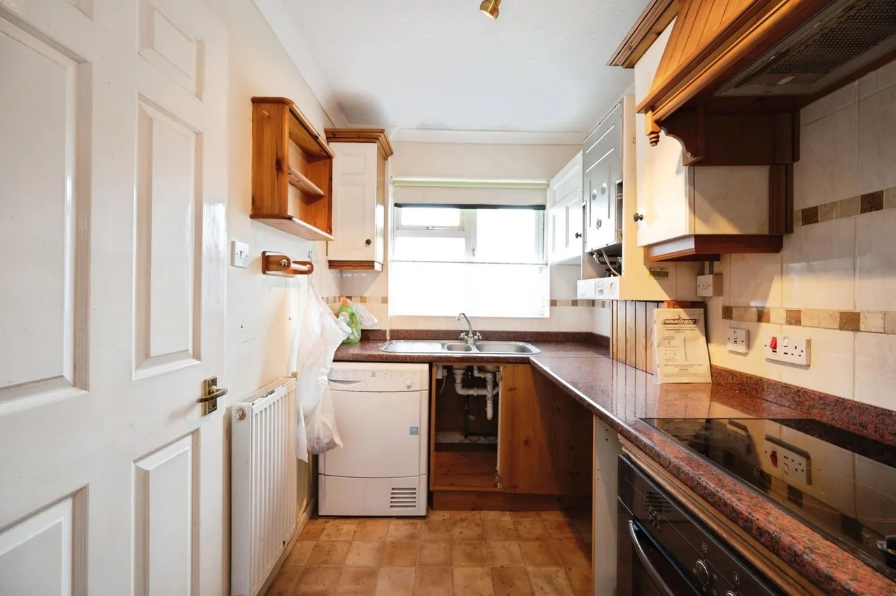 Southleigh Grove, Hayling Island, PO11, photo 5