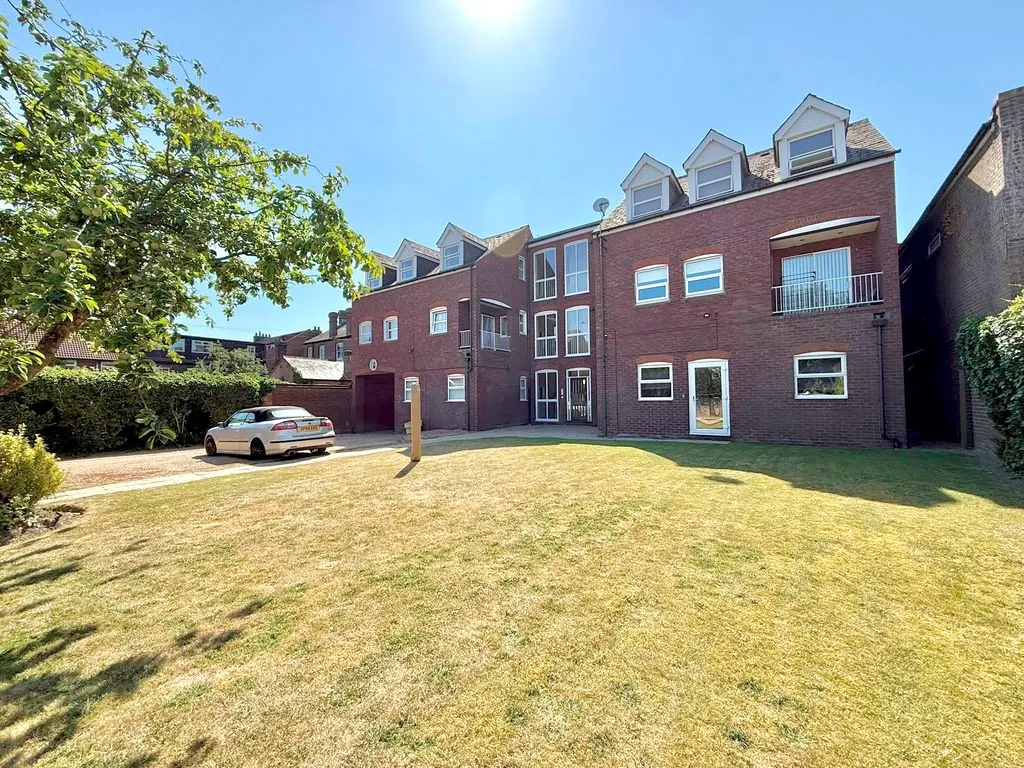 1 bed flat for sale — Westgate Court 204-206 West Street, Dunstable LU6 1NZ